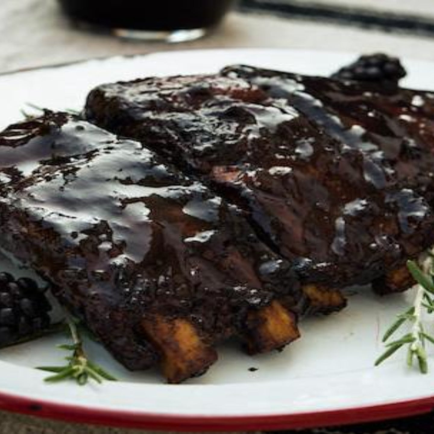 PORK SPARE RIBS WITH BLACKBERRY BBQ SAUCE